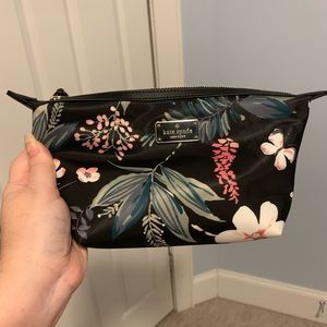 NWT Kate Spade makeup bag/travel bag.